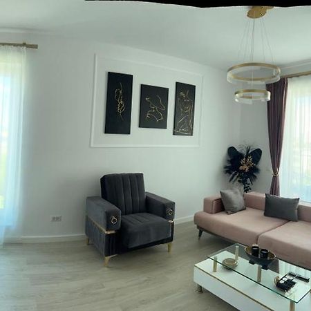 Glamart Apartment Craiova Ngoại thất bức ảnh