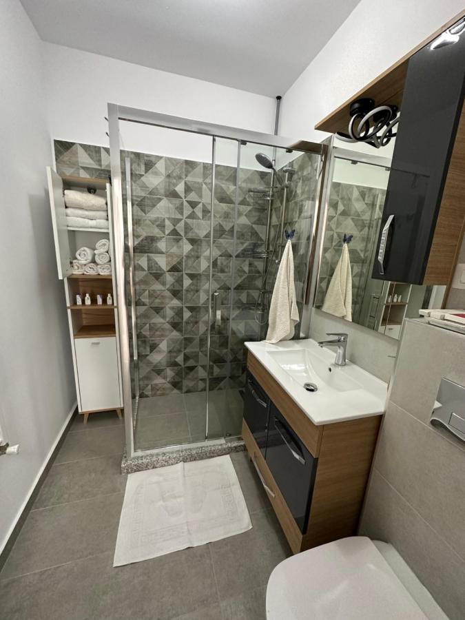 Glamart Apartment Craiova Ngoại thất bức ảnh