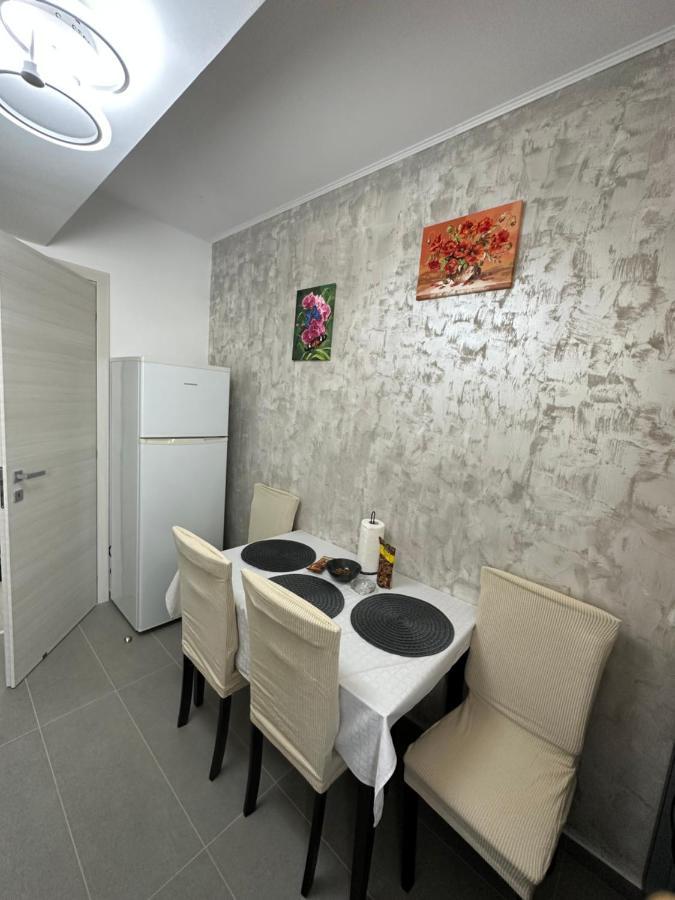 Glamart Apartment Craiova Ngoại thất bức ảnh