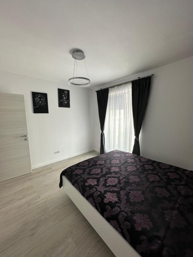 Glamart Apartment Craiova Ngoại thất bức ảnh