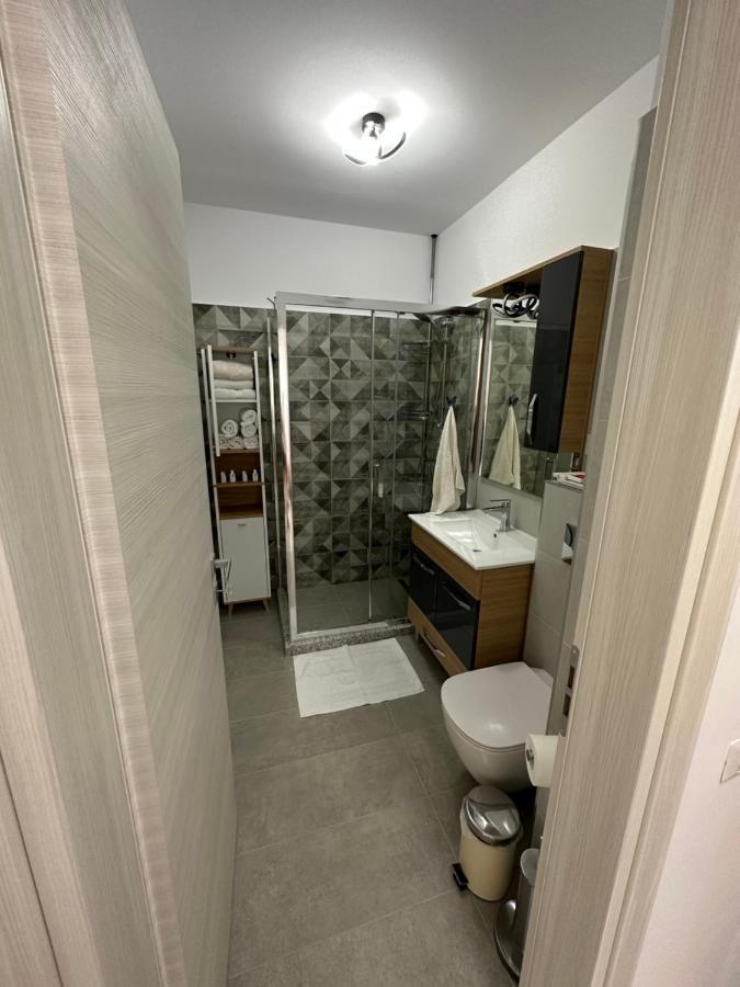 Glamart Apartment Craiova Ngoại thất bức ảnh