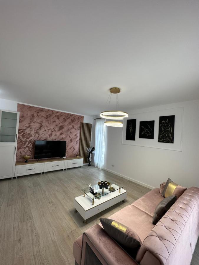 Glamart Apartment Craiova Ngoại thất bức ảnh